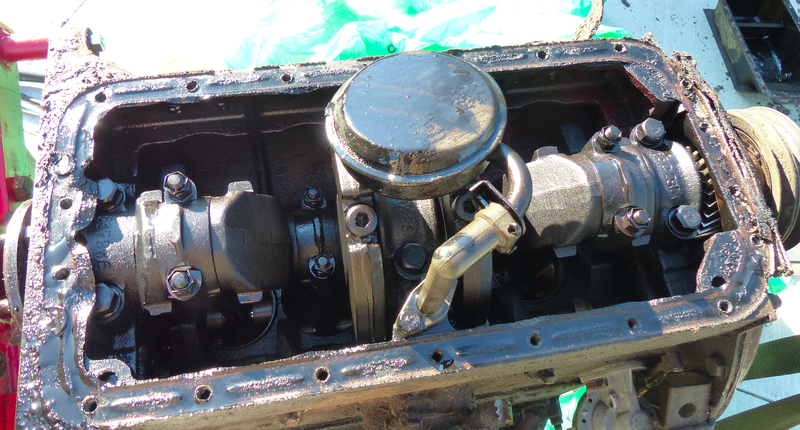 Illustration for article titled Here's What The Inside Of A Neglected World War II Jeep Engine Looks Like